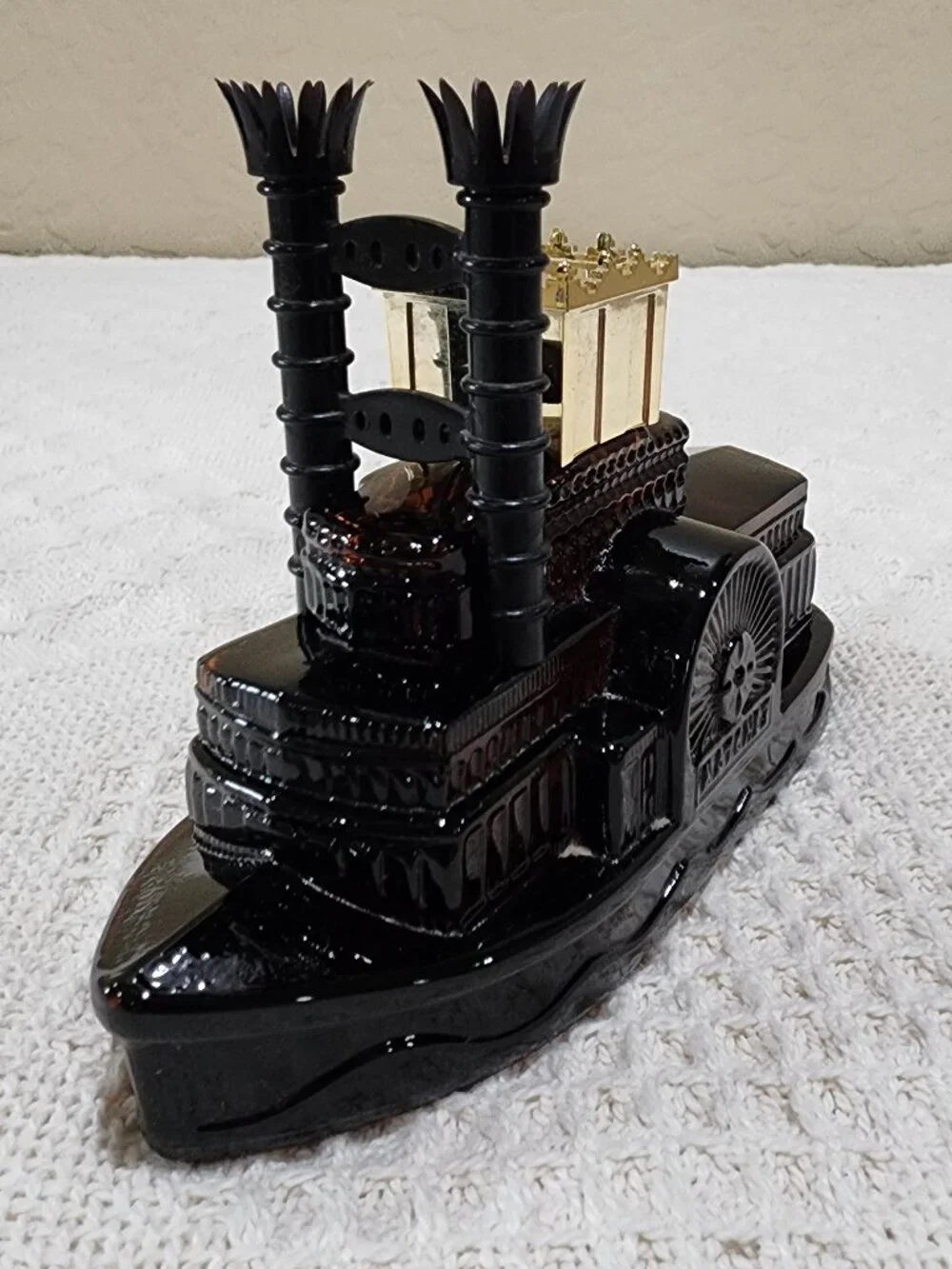 Vintage Avon NACHEZ RIVERBOAT STEAMSHIP Black Glass Bottle Wild Country Full